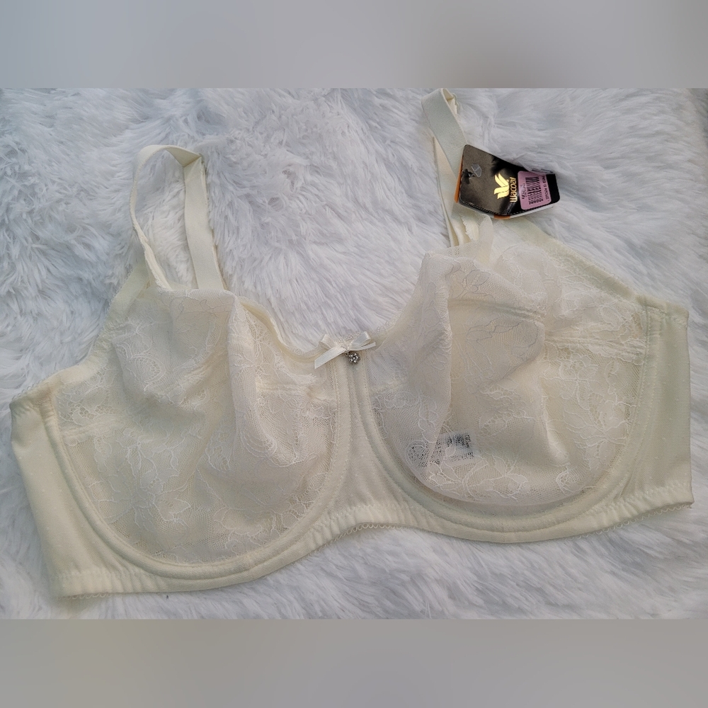 WACOAL - Elegant Cream Lace Bra